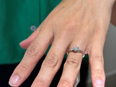 【出雲結(いずもゆい)の口コミ】 婚約指輪を購入するならデザインもシンプルでかなり洗礼された印象を受け…