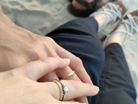 【GALA JEWELRY(ガラジュエリー)の口コミ】 プラチナの婚約指輪にも合うゴールドの結婚指輪を夫のものと一緒に探して…