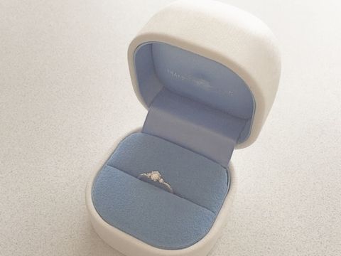 【銀座ダイヤモンドシライシの口コミ】 友人がダイヤモンドシライシさんの婚約指輪をしていて、そのときからの憧…