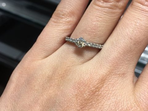 【エクセルコダイヤモンド(EXELCO DIAMOND)の口コミ】 結婚後も沢山、そして長く使えるデザインがいいなという思いで、リング部…