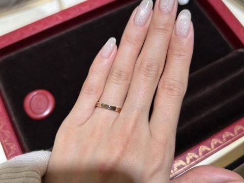 【カルティエ(Cartier)の口コミ】 プラチナ、ストレートだけど動きのあるデザイン(捻りや面取り加工など)で…