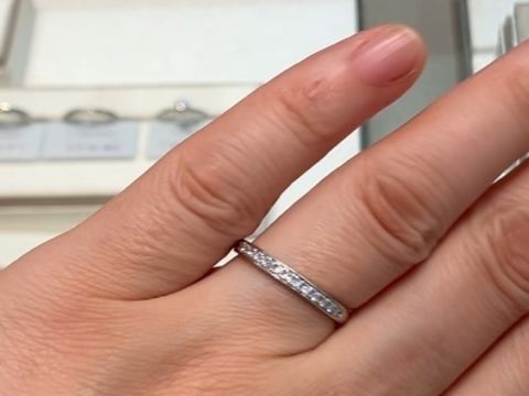 【アイプリモ(I-PRIMO)の口コミ】 シンプルなハーフエタニティです。素敵でしたが、これといった決め手に欠…