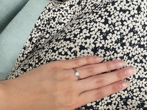 【BIJOUPIKO(ビジュピコ)の口コミ】 シンプルな婚約指輪を探していて来店しました。様々なシンプルなデザイン…