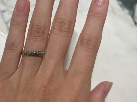 【ブシュロン(BOUCHERON)の口コミ】 エタニティリングのダイヤのキラキラ感とキャトルのデザインが合体してい…