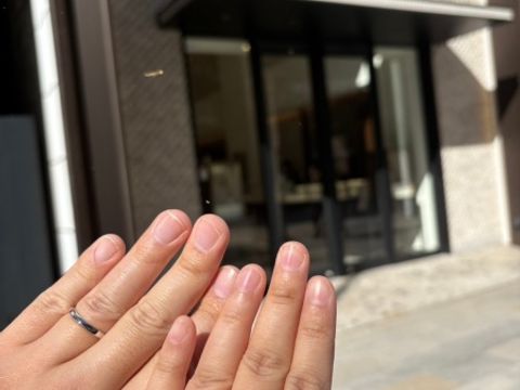 【アイプリモ(I-PRIMO)の口コミ】 女性側はダイヤモンドが沢山散りばめられていてデザインが可愛くどの角度…