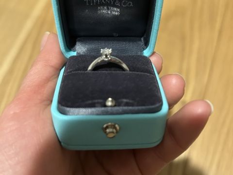 【ティファニー(Tiffany & Co.)の口コミ】 指輪のデザインは飽きのこないシンプルなデザインです。色んなデザインが…
