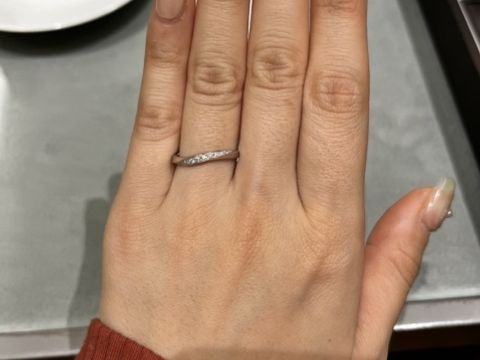 【銀座ダイヤモンドシライシの口コミ】 デザインはストレートの指輪より、ウェーブタイプの指輪が似合うと思った…