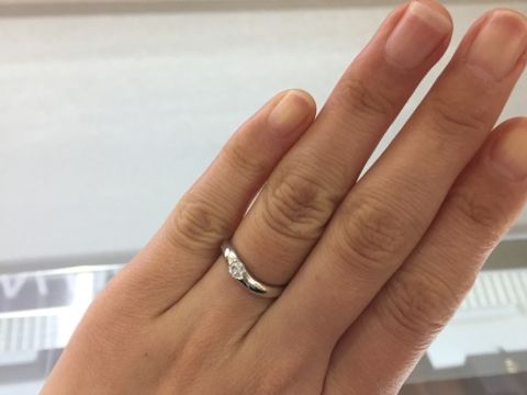 【俄(にわか)の口コミ】 デザインがとても素敵で、着け心地もとても滑らかで指にフィットします。…