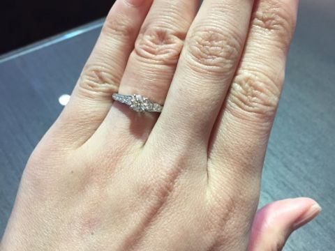 【俄(にわか)の口コミ】 エンゲージは前から気になっていた俄でと決めていました。シンプルなデザ…