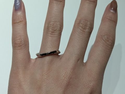 【ラザール ダイヤモンド(LAZARE DIAMOND)の口コミ】 品があってかわいい！！！ウェーブ調のデザインが好きで各種試着させてい…