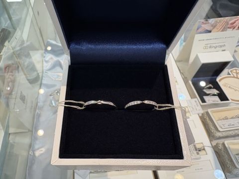 【HOSHI no SUNA 星の砂(ほしのすな)の口コミ】 1本だけつけた時でも華やかさがありながら、派手すぎないデザインがとても…