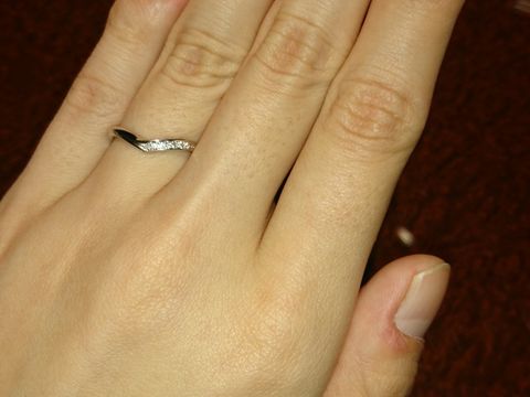 【JEWELRY  KAMATA(ジュエリーかまた)の口コミ】 三連メレダイヤを探していました。ダイヤの数が多いけど右だけにあるV字の…