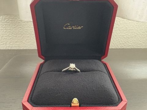 【カルティエ(Cartier)の口コミ】 ダイヤモンドが0.3カラットで大きすぎず小さすぎず使いやすい大きさです。…