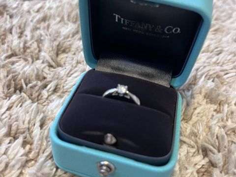 【ティファニー(Tiffany & Co.)の口コミ】 デザインがシンプルで綺麗で上品。
価格は安くはないが、完成度やブランド…