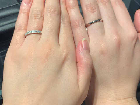 【エクセルコダイヤモンド(EXELCO DIAMOND)の口コミ】 デザインは、女性側がとってもキラキラでたくさんのダイヤがあしらわれた…