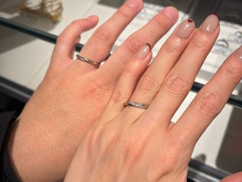 【銀座ダイヤモンドシライシの口コミ】 ペアのリングでどちらにもねじりが入ったデザインです。男性用にはありま…