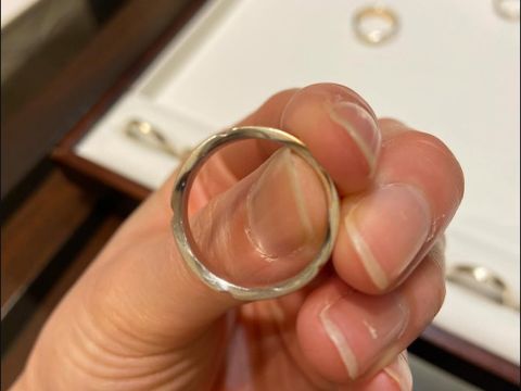 【杢目金屋(もくめがねや)の口コミ】 日本らしいデザインがポイントかと思います。
桜であったり木目であったり…