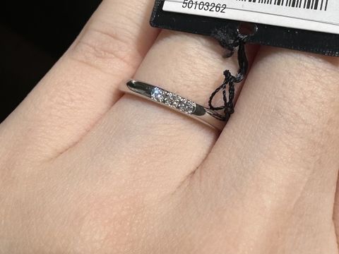 【ラザール ダイヤモンド(LAZARE DIAMOND)の口コミ】 指輪をたくさん見る中でブリスコレクションを気に入り、ダイヤモンド３つ…