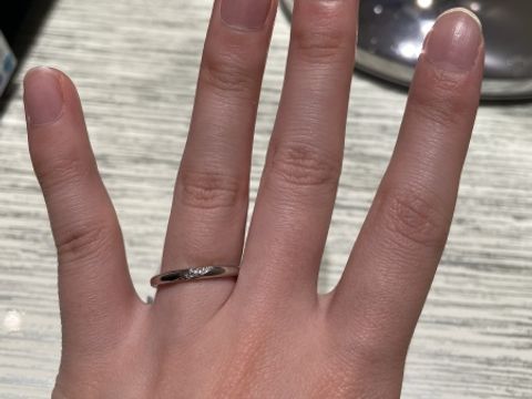 【TRECENTI(トレセンテ)の口コミ】 指輪は細すぎず太すぎずで、着けた時に手元がキレイに見えます。内甲デザ…
