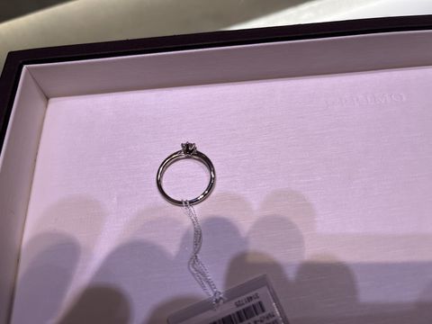 【アイプリモ(I-PRIMO)の口コミ】 できるだけシンプルなデザインでありつつも、しっかりダイヤモンドが目立…