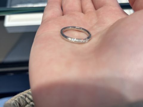 【ラザール ダイヤモンド(LAZARE DIAMOND)の口コミ】 ダイヤモンドの模様が斜めなので少し指が曲がっている私でも綺麗に見えま…