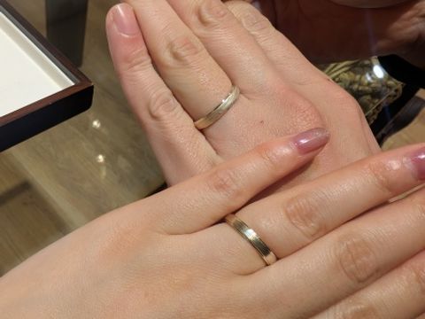 【杢目金屋(もくめがねや)の口コミ】 ストレートとＶ、カーブと色んなデザインのものを紹介して頂きました。
夫…