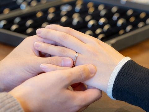 【ジュエリー工房 YAMAMOTOの口コミ】 オーダーメイドで作っていただきました。
シンプルなデザインを希望してお…