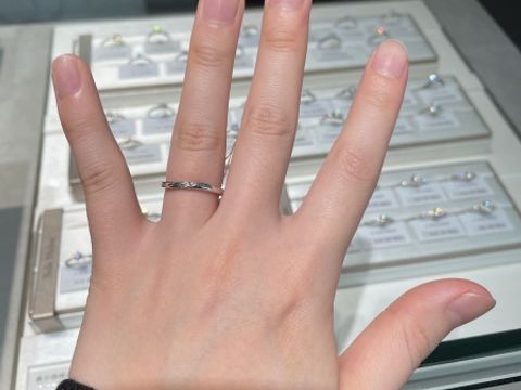 【アイプリモ(I-PRIMO)の口コミ】 シンプルで可愛い。毎日つけていても飽きない。どんな服装にも合うため、…