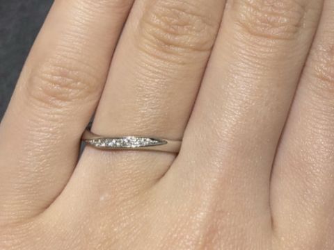 【俄(にわか)の口コミ】 ウェーブ系のデザインで柔らかい印象が特徴的です。女性用のもので10万円…