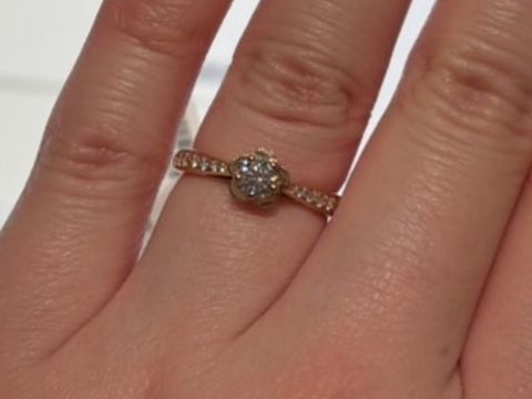 【シャネル(CHANEL)の口コミ】 好きなインフルエンサーの方がつけていてずっと気になっていました。カメ…