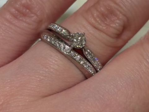 【俄(にわか)の口コミ】 最初は細身のハーフエタニティリングが気になり試着しましたがしっくりし…