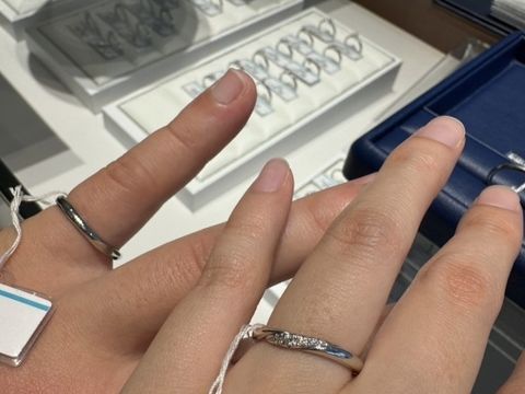 【銀座ダイヤモンドシライシの口コミ】 比較的シンプルで少し動きのあるデザインを検討しておりました。とても可…