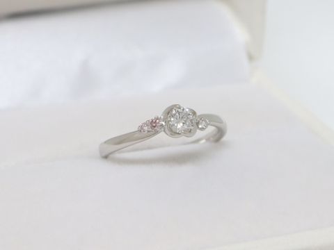 【LEGAN(レガン)の口コミ】 デザインは普段使いしやすいように高さの出ない物から選び、相手がお花が…