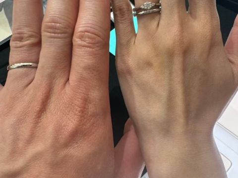【ティファニー(Tiffany & Co.)の口コミ】 ・シンプルで、日常的に使い心地の良さそうな指輪でし　た。婚約指輪との…
