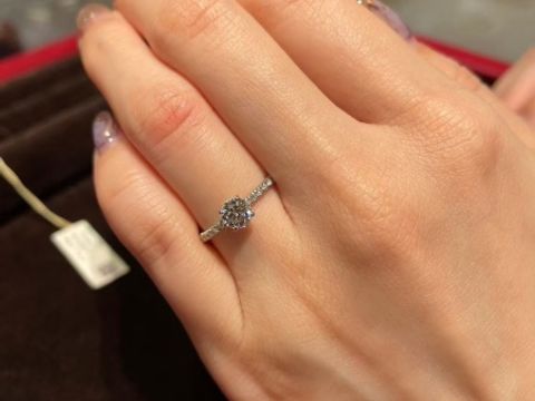 【カルティエ(Cartier)の口コミ】 元々、バレリーナソリテールリングやLOVEリングを着けてみたいと思い試着…