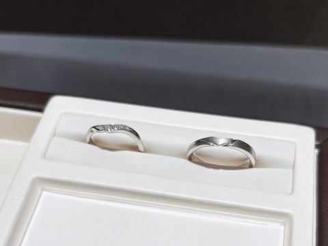 【俄(にわか)の口コミ】 沢山種類がありかなり迷いました。派手すぎずシンプルすぎず指輪が良かっ…