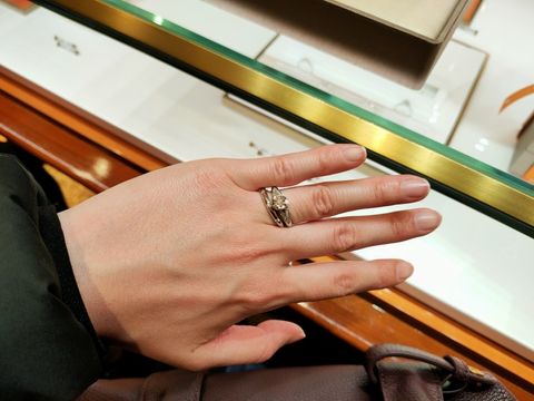 【ブルガリ(BVLGARI)の口コミ】 他ブランドも含め多数試着しましたが、ゴージャスでセンターダイヤが実際…