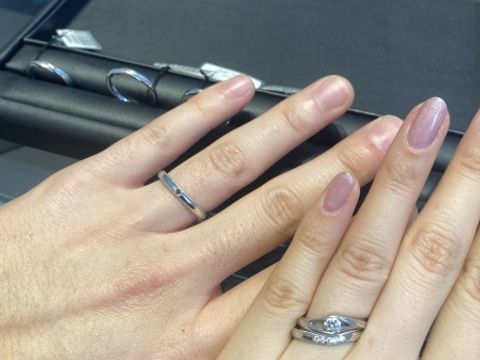 【エクセルコダイヤモンド(EXELCO DIAMOND)の口コミ】 婚約指輪に合う結婚指輪を探していました。
婚約指輪がカーブしているので…