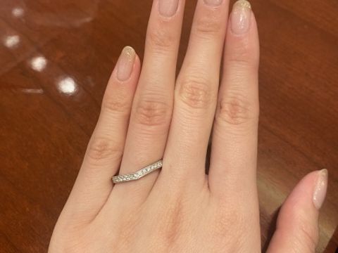 【TRECENTI(トレセンテ)の口コミ】 婚約指輪に合うV字、ハーフエタニティ、上下にミル打ちという私の理想を叶…