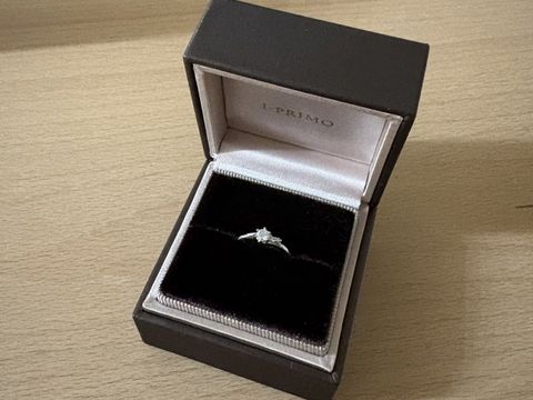 【アイプリモ(I-PRIMO)の口コミ】 珍しいデザインで、繊細なつくりに一目惚れしました。左右を反転させてつ…