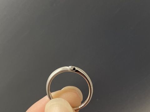 【エクセルコダイヤモンド(EXELCO DIAMOND)の口コミ】 指輪にマット加工をフェードアウトする形でいれていただきました。

指輪…