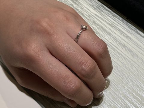 【TRECENTI(トレセンテ)の口コミ】 花の台座にダイヤモンドが埋め込まれたデザインが可愛くてときめきました…