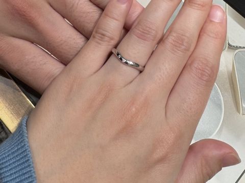 【ティファニー(Tiffany & Co.)の口コミ】 ティファニーで一通り各デザインを試着しましたが、どれもシンプルながら…