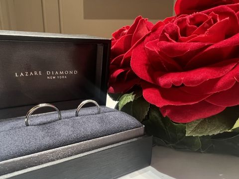 【ラザール ダイヤモンド(LAZARE DIAMOND)の口コミ】 デランシーはウェーブのデザインですがストレートの婚約指輪とも相性が良…