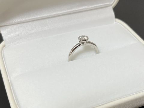 【OK9(オーケーナイン)の口コミ】 デザインは王道のソリティアながら、日常でも使いやすいように高さを抑え…