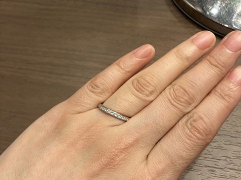 【BRIDGE ANTWERP BRILLIANT GALLERY(ブリッジ・アントワープ・ブリリアント・ギャラリー)の口コミ】 ハーフエタニティで探していました。シンプルなデザインで金額も20万円以…