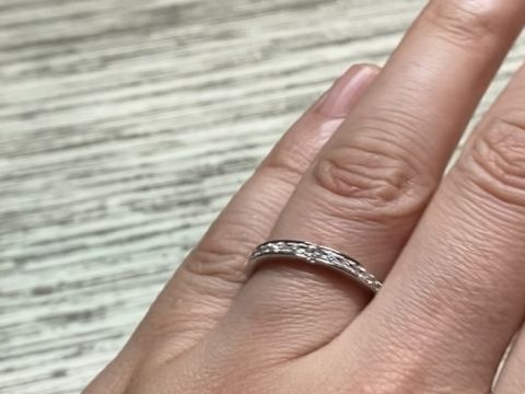 【TRECENTI(トレセンテ)の口コミ】 ハーフエタニティで探していましたが、真ん中に大きいダイヤが入っている…
