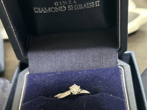 【銀座ダイヤモンドシライシの口コミ】 デザインがシンプルで飽きが来ないです。デザインが気に入り試着。ダイヤ…