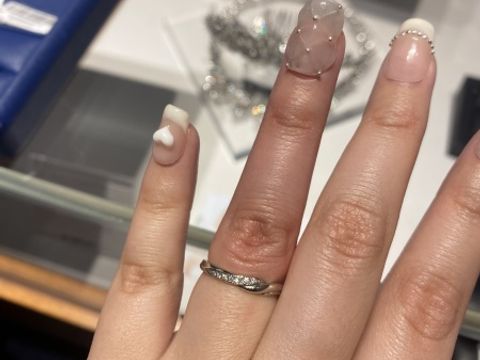 【銀座ダイヤモンドシライシの口コミ】 結婚指輪を選んだ決め手は、デザインの美しさと着け心地の良さでした。シ…