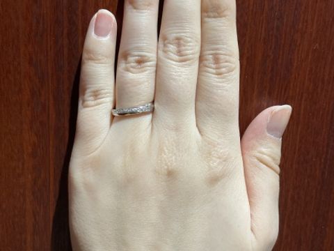 【エクセルコダイヤモンド(EXELCO DIAMOND)の口コミ】 捻れているデザインをとても気に入りました。普段からつけることができる…